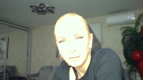 Snapshot of marianna1977 chatting on 02-22-25, 08:31 marianna1977 online show from 02-22-25, 08:31
