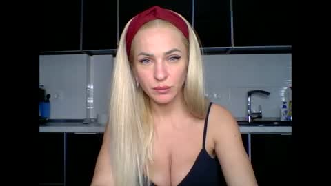 Snapshot of marianna1977 chatting on 02-27-25, 08:53 marianna1977 online show from 02-27-25, 08:53