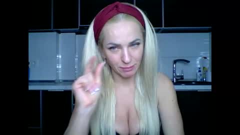 Snapshot of marianna1977 chatting on 02-28-25, 12:10 marianna1977 online show from 02-28-25, 12:10