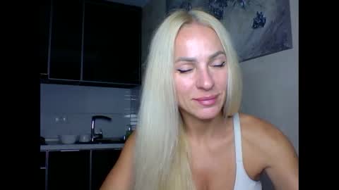 Snapshot of marianna1977 chatting on 10-08-25, 07:44 marianna1977 online show from 10-08-25, 07:44