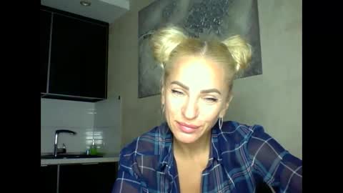 Snapshot of marianna1977 chatting on 10-10-25, 08:08 marianna1977 online show from 10-10-25, 08:08