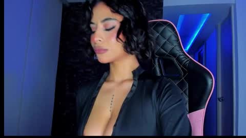 M A R I A N E online show from 03-08-26, 05:44