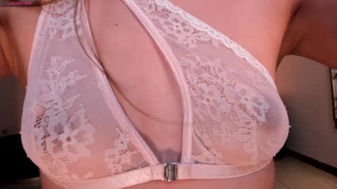 Snapshot of mariannelane1 chatting on 12-04-24, 12:41 Marianne online show from 12-04-24, 12:41