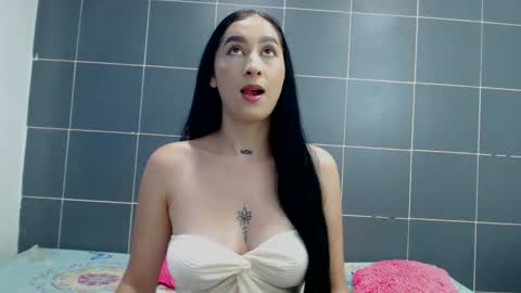 Snapshot of marianngell chatting on 10-23-25, 07:34 Mariangel online show from 10-23-25, 07:34