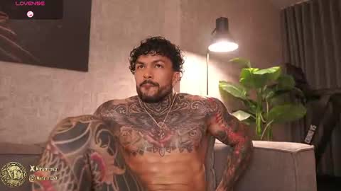 Snapshot of mariano_costa chatting on 06-25-26, 01:49 Mariano Costa online show from 06-25-26, 01:49