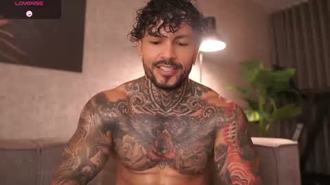 Snapshot of mariano_costa chatting on 07-19-26, 03:32 Mariano Costa online show from 07-19-26, 03:32