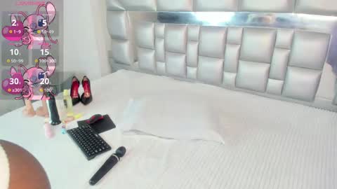 Snapshot of marianreynolds chatting on 04-24-26, 02:03 MARIAN online show from 04-24-26, 02:03