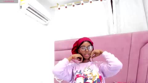 Snapshot of marianrosse chatting on 10-19-25, 07:47 marianrosse online show from 10-19-25, 07:47