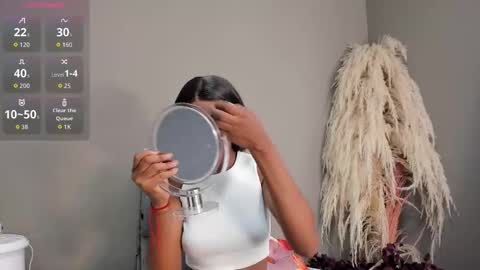 Snapshot of marianrosse chatting on 11-15-25, 04:21 marianrosse online show from 11-15-25, 04:21