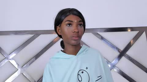 Snapshot of marianrosse chatting on 11-28-25, 05:37 marianrosse online show from 11-28-25, 05:37