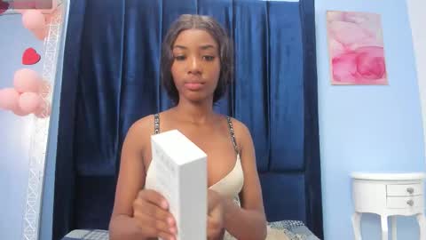 Snapshot of marianrosse chatting on 02-27-26, 06:02 marianrosse online show from 02-27-26, 06:02