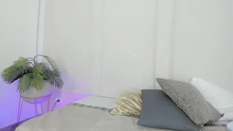 Maria Pettit online show from 12-23-25, 10:24