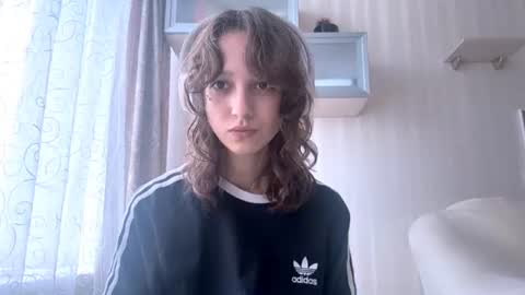 Snapshot of mariascannell chatting on 07-12-26, 08:16 Jenny online show from 07-12-26, 08:16