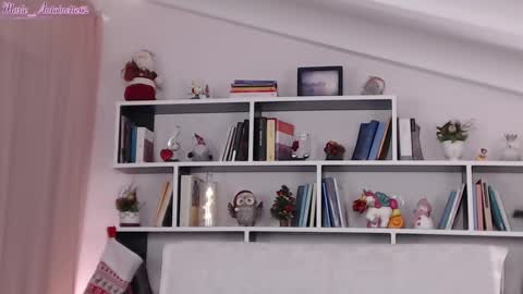 Snapshot of marie_antoinette62 chatting on 01-01-25, 07:32 Maria online show from 01-01-25, 07:32