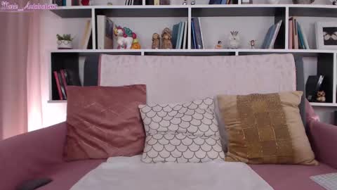 Snapshot of marie_antoinette62 chatting on 02-04-25, 03:47 Maria online show from 02-04-25, 03:47