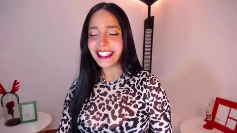 Nicolle online show from 12-21-25, 05:03