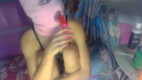 Snapshot of marieayy25 chatting on 12-17-25, 05:24 marieayy25 online show from 12-17-25, 05:24