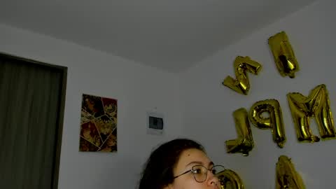 Snapshot of marieetaylor chatting on 04-19-26, 06:54 Mariee online show from 04-19-26, 06:54