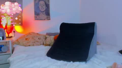 Snapshot of marieetaylor chatting on 05-19-26, 10:49 Mariee online show from 05-19-26, 10:49