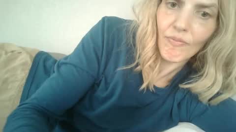 Snapshot of mariejojo chatting on 06-12-26, 02:16 Mariejojo online show from 06-12-26, 02:16