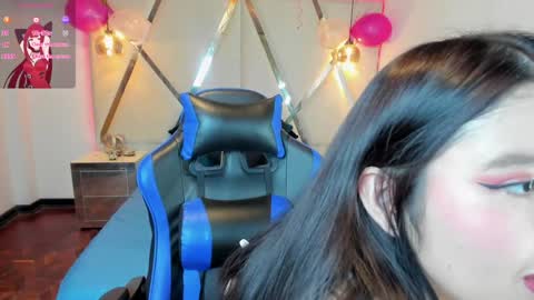 Snapshot of marielqueenx chatting on 01-31-25, 04:36 Viviana online show from 01-31-25, 04:36