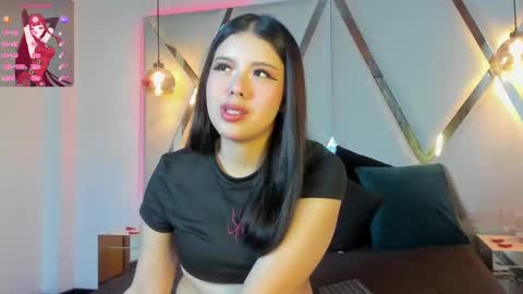 Snapshot of marielqueenx chatting on 03-07-25, 05:29 Viviana online show from 03-07-25, 05:29