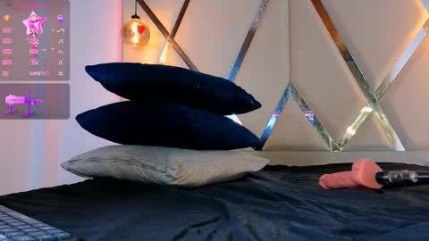 Snapshot of marielqueenx chatting on 09-26-25, 05:44 Viviana online show from 09-26-25, 05:44