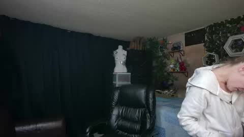 Marie Ann Waters online show from 05-31-26, 02:31