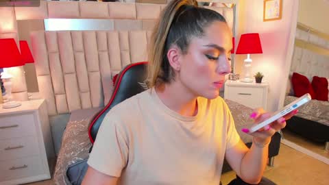 Snapshot of mariiahneedles chatting on 02-04-25, 03:44 mariiahneedles online show from 02-04-25, 03:44