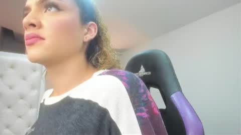 Snapshot of mariiahneedles chatting on 06-14-26, 12:41 mariiahneedles online show from 06-14-26, 12:41