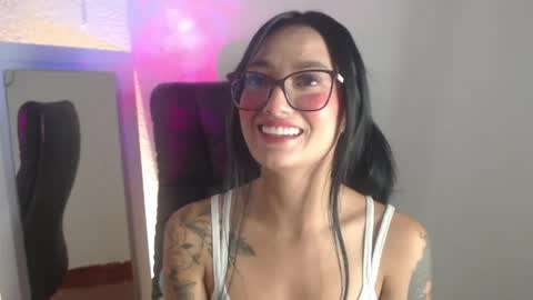 Snapshot of mariianadiaz1_ chatting on 05-21-26, 07:43 Maryyy online show from 05-21-26, 07:43