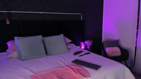 Mariana online show from 02-10-25, 02:37