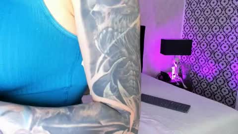 Mariana online show from 11-07-25, 04:40