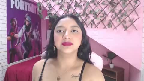 Snapshot of mariilulp303av chatting on 11-23-25, 03:28 Marilu online show from 11-23-25, 03:28