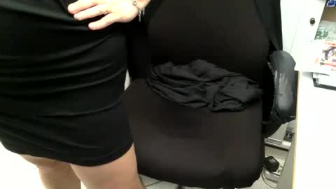 Snapshot of marikapikkola chatting on 05-16-26, 10:36 Mary... online show from 05-16-26, 10:36