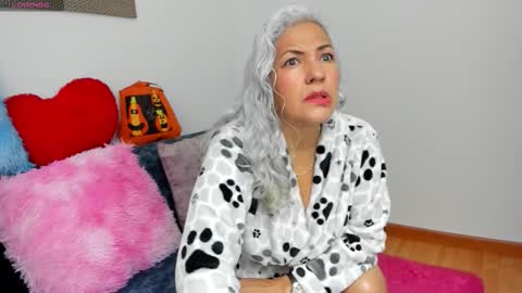 Snapshot of marilyn70 chatting on 10-29-25, 04:20 marilyn70 online show from 10-29-25, 04:20