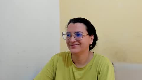 Snapshot of marilyn_garcia chatting on 02-11-26, 05:18 MARILYN SEXY online show from 02-11-26, 05:18