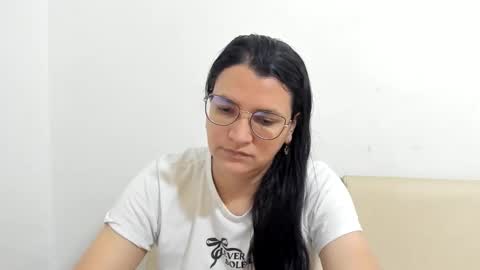 Snapshot of marilyn_garcia chatting on 02-13-26, 01:18 MARILYN SEXY online show from 02-13-26, 01:18