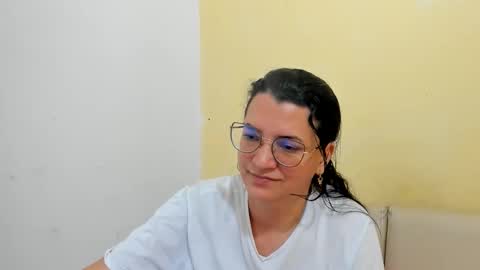 Snapshot of marilyn_garcia chatting on 04-01-26, 01:34 MARILYN SEXY online show from 04-01-26, 01:34