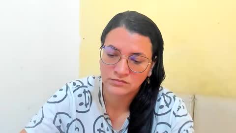 Snapshot of marilyn_garcia chatting on 04-09-26, 03:17 MARILYN SEXY online show from 04-09-26, 03:17