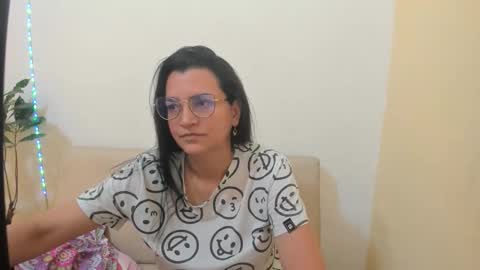 Snapshot of marilyn_garcia chatting on 04-22-26, 04:19 MARILYN SEXY online show from 04-22-26, 04:19