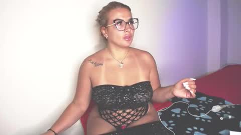 Snapshot of marilynleon chatting on 10-23-25, 01:38 Marilyn Leon online show from 10-23-25, 01:38