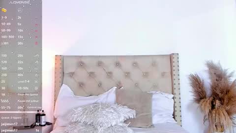 Snapshot of marilynrossy chatting on 10-30-25, 04:25 marilynrossy online show from 10-30-25, 04:25