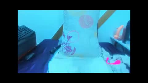 Snapshot of marilynwett chatting on 10-18-25, 01:08 marilynwett online show from 10-18-25, 01:08