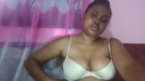 Snapshot of marinarahe chatting on 12-17-25, 06:03 marinarahe online show from 12-17-25, 06:03