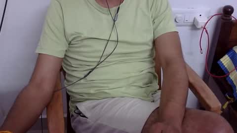 Snapshot of marinavine chatting on 01-14-25, 02:22 The SHY UncutBoy online show from 01-14-25, 02:22