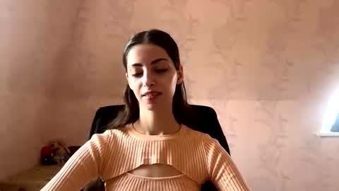 Snapshot of marinvorsburgh chatting on 06-19-26, 08:18 Anny online show from 06-19-26, 08:18