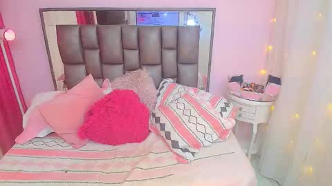 Nathaly online show from 10-22-25, 01:44