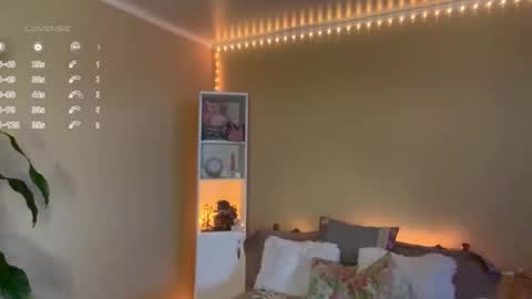 Snapshot of marjoriestallbaumer chatting on 11-17-25, 07:03 Alice online show from 11-17-25, 07:03