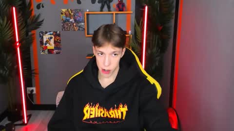 Mark online show from 10-12-25, 10:47